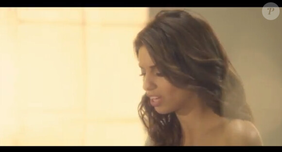 Tal bouleversante d'émotion dans le clip Pas Toi (Jean-Jacques Goldman, 1986) sur l'album Génération Goldman vol 2