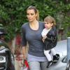 Kim Kardashian et sa nièce Penelope quittent l'institut de beauté Epione à Beverly Hills, le 16 décembre 2013.