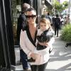 Kourtney Kardashian et sa fille Penelope ont profité d'une après-midi entre filles à Beverly Hills, avec Kim Kardashian. Le 16 décembre 2013.