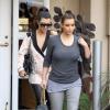 Kim et Kourtney Kardashian quittent l'institut de beauté Epione à Beverly Hills, le 16 décembre 2013.