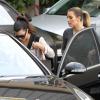 Kim et Kourtney Kardashian quittent l'institut de beauté Epione à Beverly Hills, le 16 décembre 2013.
