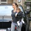 Kim Kardashian et sa nièce Penelope quittent l'institut de beauté Epione à Beverly Hills, le 16 décembre 2013.