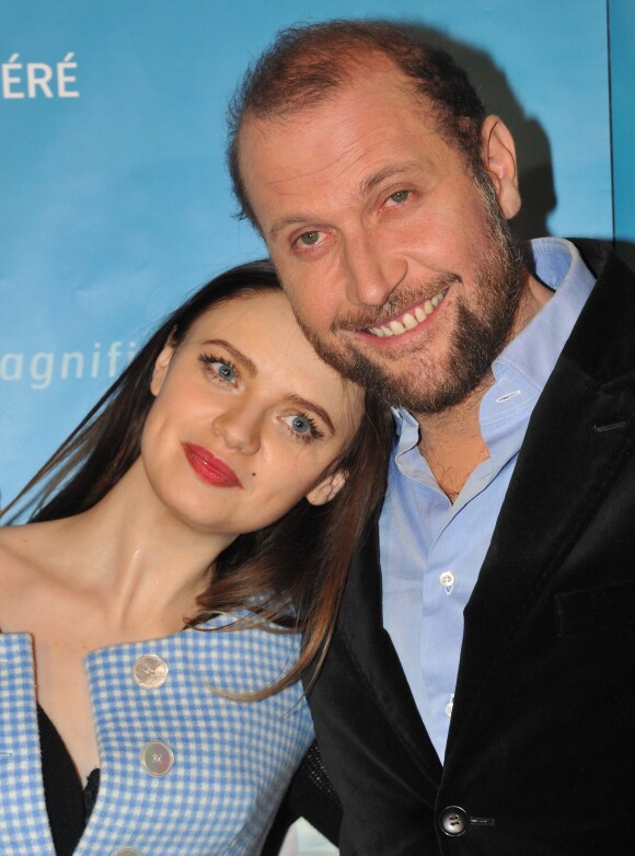 Sara Forestier complice avec François Damiens lors de la première du film Suzanne de Katell Quillévéré au cinema Max Linder à Paris, le 17 décembre 2013.