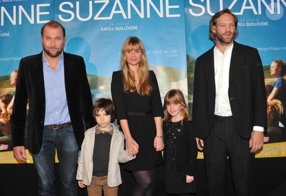 François Damiens, Timothe Vom Dorp, Fanie Zanini, Paul Hamy et Katell Quillévéré lors de la première du film Suzanne au cinema Max Linder à Paris, le 17 décembre 2013.