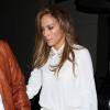 Exclusif - Jennifer Lopez et son petit ami Casper Smart sortent du restaurant "Craig" à West Hollywood, le 17 décembre 2013.