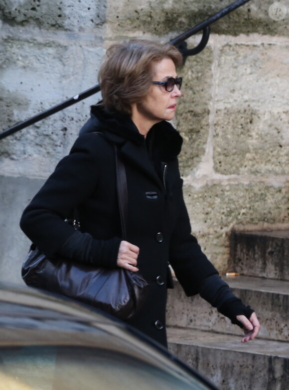 Charlotte Rampling lors des obsèques de Kate Barry en l'église Saint-Roch à Paris le 19 décembre 2013