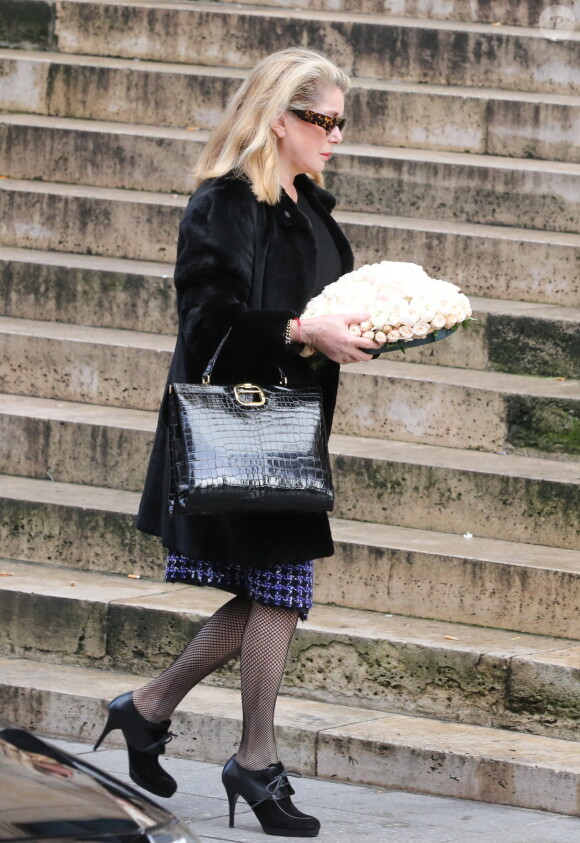 Catherine Deneuve lors des obsèques de Kate Barry en l'église Saint-Roch à Paris le 19 décembre 2013