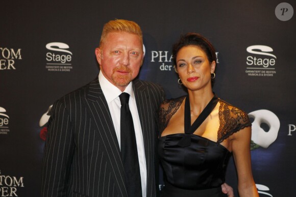 Boris Becker et sa femme Lilly Kerssenberg lors de la générale de la comédie musicale le Fantôme de l'Opéra à Hambourg, le 28 novembre 2013
