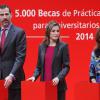 Le prince Felipe et la princesse Letizia d'Espagne lors de la ceremonie d'attribution des bourses ''Santander - CRUE - CEPYME'' au siège du groupe Santander, à Madrid, le 19 décembre 2013