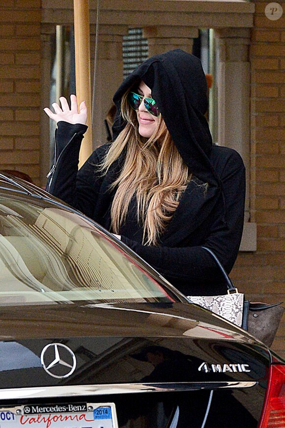 Khloé Kardashian quitte le centre commercial Barneys New York après une petite séance shopping. Beverly Hills, le 19 décembre 2013.