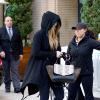 Khloé Kardashian quitte le centre commercial Barneys New York à Beverly Hills, le 19 décembre 2013.
