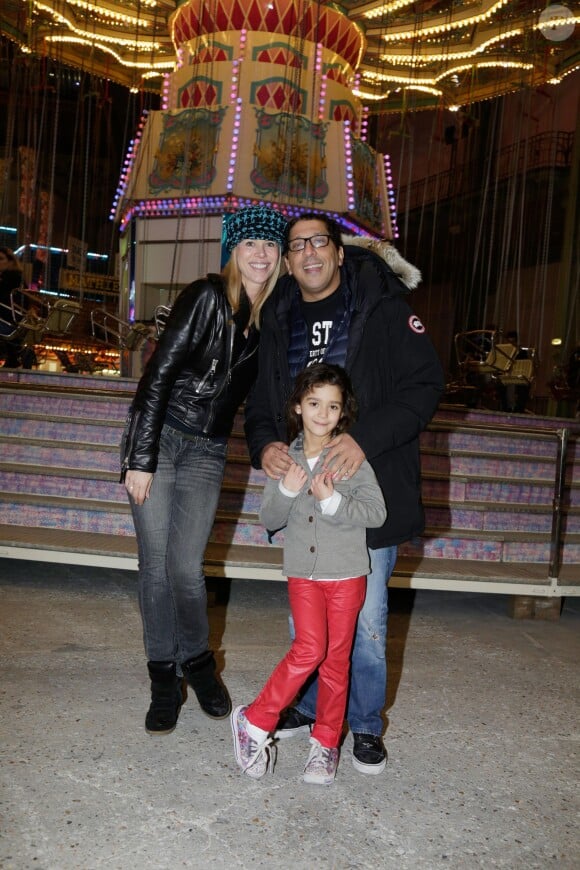 Smain, son épouse et leur fille à la soirée d'inauguration de "Jours de Fêtes" au Grand Palais à Paris, le 19 décembre 2013