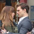 Jamie Dornan et Dakota Johnson se rapprochent sur le tournage du film Fifty Shades of Grey à Vancouver, le 19 décembre 2013.