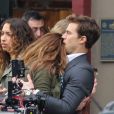 Jamie Dornan et Dakota Johnson sa câlinent sur le tournage du film Fifty Shades of Grey à Vancouver, le 19 décembre 2013.