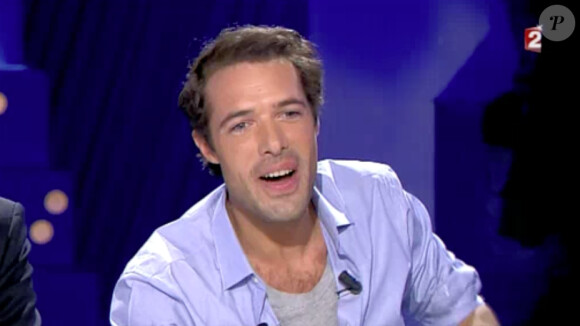 Nicolas Bedos dans On n'est pas couché sur France 2, le samedi 21 décembre 2013.