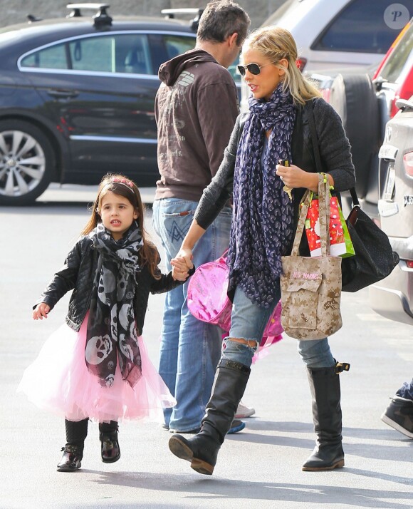 Sarah Michelle Gellar emmène sa fille Charlotte à son cours de danse à Los Angeles, le 21 décembre 2013