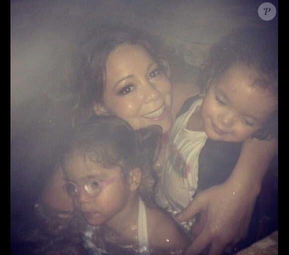 Mariah Carey et ses enfants Monroe et Moroccan le 22 décembre 2013.