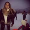 Mariah Carey fait de la luge à Aspen avec sa fille Monroe, le 23 décembre 2013.
