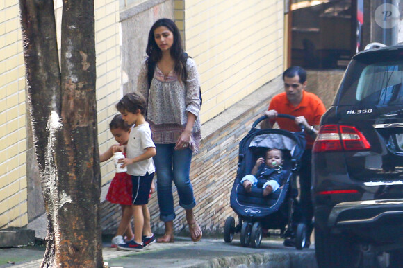 Matthew McConaughey, sa femme Camila Alves et leurs enfants Levi, Vida et Livingston se baladent à Belo Horizonte, Brésil, le 23 décembre 2013.