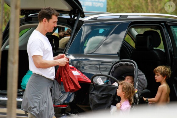Matthew McConaughey et sa femme Camila Alves avec Levi, Vida et Livingston à Belo Horizonte, le 23 décembre 2013.