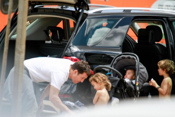 Matthew McConaughey et sa femme Camila Alves avec Levi, Vida et Livingston à Belo Horizonte, le 23 décembre 2013.