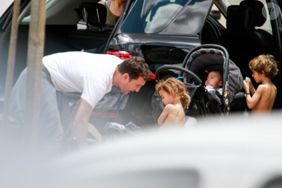 Matthew McConaughey et sa femme Camila Alves avec Levi, Vida et Livingston à Belo Horizonte, le 23 décembre 2013.