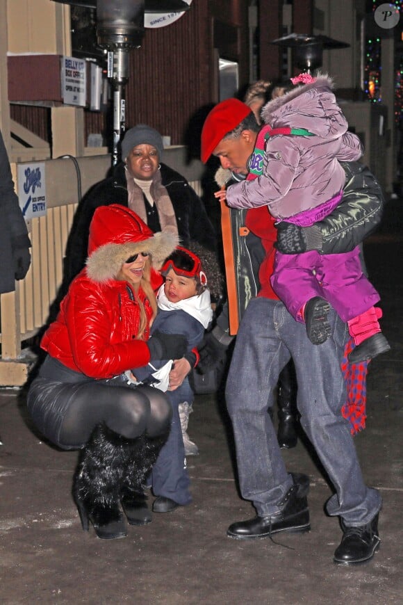 Mariah Carey, son mari Nick Cannon et leurs deux enfants Moroccan et Monroe (2 ans) poursuivent leurs vacances à Aspen. Le 23 septembre 2013.