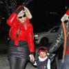 Mariah Carey, son mari Nick Cannon et leurs deux enfants Moroccan et Monroe (2 ans) en pleine séance shopping à Aspen. Le 23 septembre 2013.