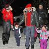 Une joyeuse famille au ski ! Mariah Carey, son mari Nick Cannon et leurs deux enfants Moroccan et Monroe (2 ans) en pleine séance shopping à Aspen. Le 23 septembre 2013.