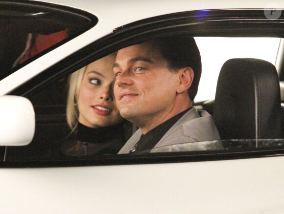 Leonardo DiCaprio et Margot Robbie sur le tournage du film "The Wolf Of Wall Street" à New York, le 21 septembre 2012.