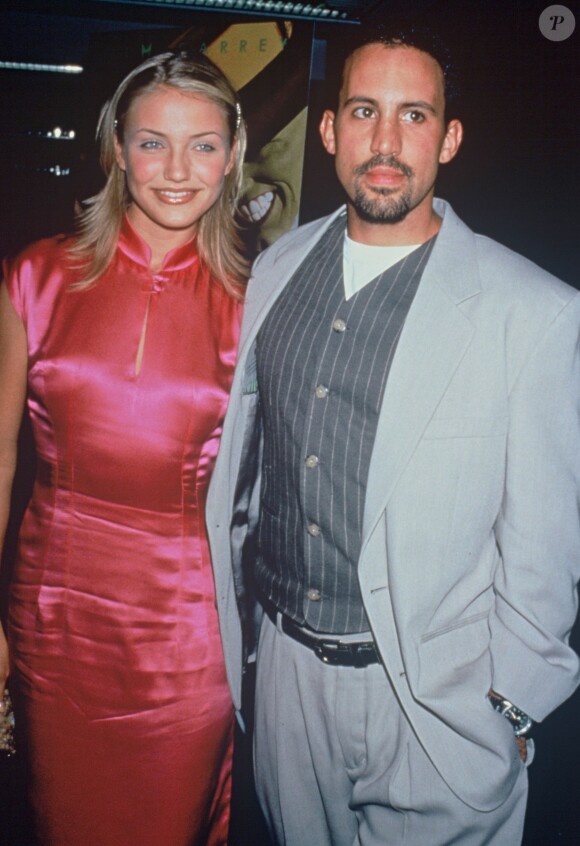 Cameron Diaz et son compagnon de l'époque Carlos Della Torre à Los Angeles le 8 août 1994.