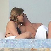 Jennifer Aniston, sirène bronzée: Tendres baisers avec son fiancé Justin Theroux