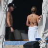 Jennifer Aniston, sirène en bikini, lors de ses vacances à Los Cabos (Cabo San Lucas) au Mexique avec son amoureux Justin Theroux et ses amis, le 29 décembre 2013.