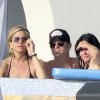 Jennifer Aniston, sirène en bikini, lors de ses vacances à Los Cabos (Cabo San Lucas) au Mexique avec son amoureux Justin Theroux et son amie Courteney Cox, le 29 décembre 2013.