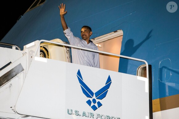 Barack Obama s'apprête à monter dans Air Force One à Hawaï, le 4 janvier 2014.