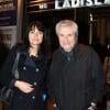 Claude Lelouch et sa compagne Valérie Perrin assistaient à la générale de la pièce "Love letters" au Théâtre Antoine à Paris, le 4 janvier 2014.