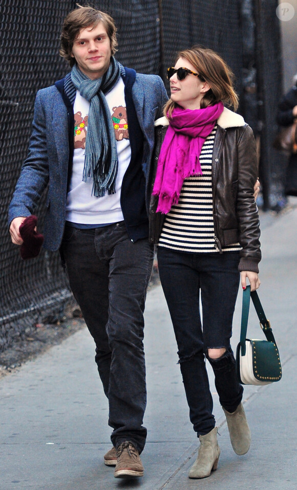 Emma Roberts et Evan Peters visitent le MOMA museum à New York le 7 janvier 2013.