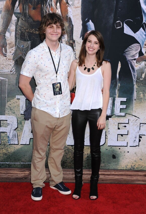 Evan Peters et Emma Roberts à Los Angeles, le 22 juin 2013.