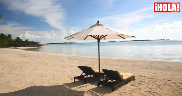 David Copperfield présente son île des Bahamas avec sa sublime girlfriend Chloé Gosselin - décembre 2013.