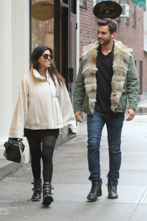 Kourtney Kardashian et Scott Disick, souriants dans les rues de New York. Le 6 janvier 2014.