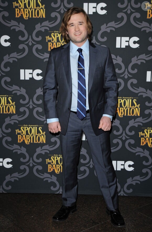 Haley Joel Osment lors de la première de la série The Spoils Of Babylon au DGA Theater à Los Angeles, le 7 janvier 2014.