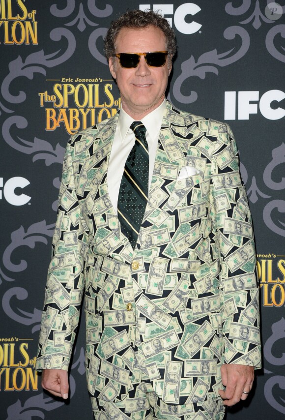 Will Ferrell (costume avec imprimé billets) lors de la première de la série The Spoils Of Babylon au DGA Theater à Los Angeles, le 7 janvier 2014.
