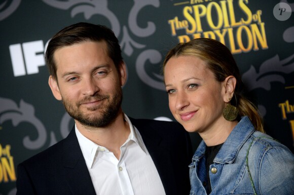 Tobey Maguire et Jennifer Meyer lors de la première de la série The Spoils Of Babylon au DGA Theater à Los Angeles, le 7 janvier 2014.