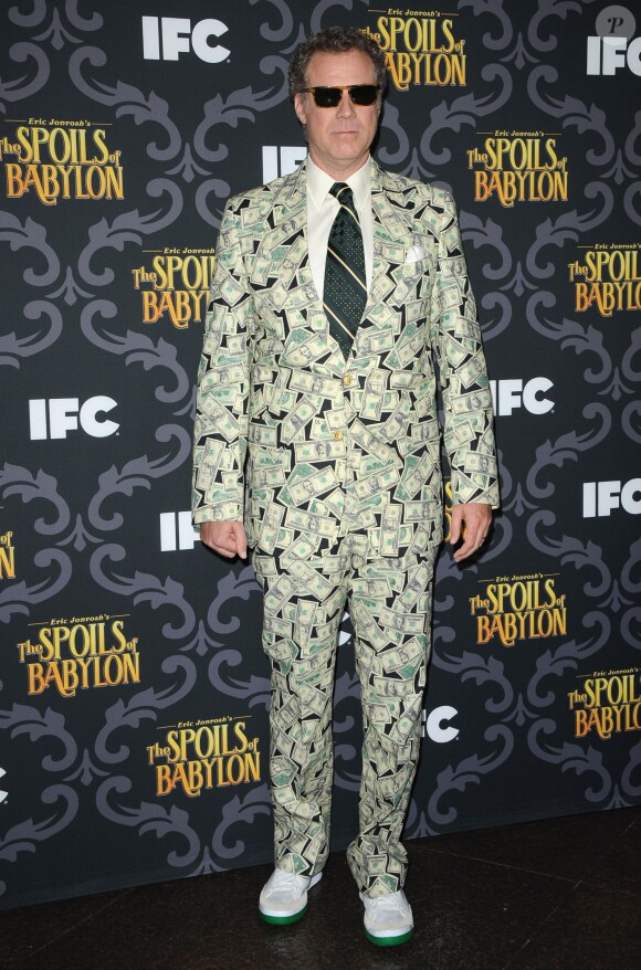 Will Ferrell (costume avec imprimé billets) lors de la première de la série The Spoils Of Babylon au DGA Theater à Los Angeles, le 7 janvier 2014.