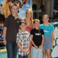 Candace Cameron Bure et ses enfants à la première de Cats and Dogs Revenge of Kitty Galore à Hollywood, Los Angeles, le 25 juillet 2010.