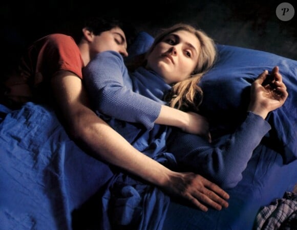 Julie Gayet avec Mathieu Demy dans A la belle étoile (1993).