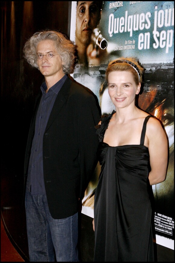 Santiago Amigorena et Juliette Binoche lors de la présentation du film Quelques jours en septembre le 4 septembre 2006 à Paris
