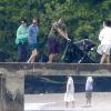 Anne Hathaway se balade et déjeune avec son mari Adam Shulman et des amis en vacances à Hawaii, le 9 janvier 2014.