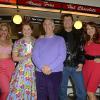 Heidi Range, Cheryl Baker, Henry Winkler (alias Fonzie), Ben Freeman, Amy Anzel lors du photocall de la comédie musicale "Happy Days" à Londres le 8 janvier 2014.