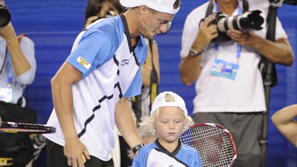Lleyton Hewitt : Son adorable Cruz tape la balle avec Federer devant maman